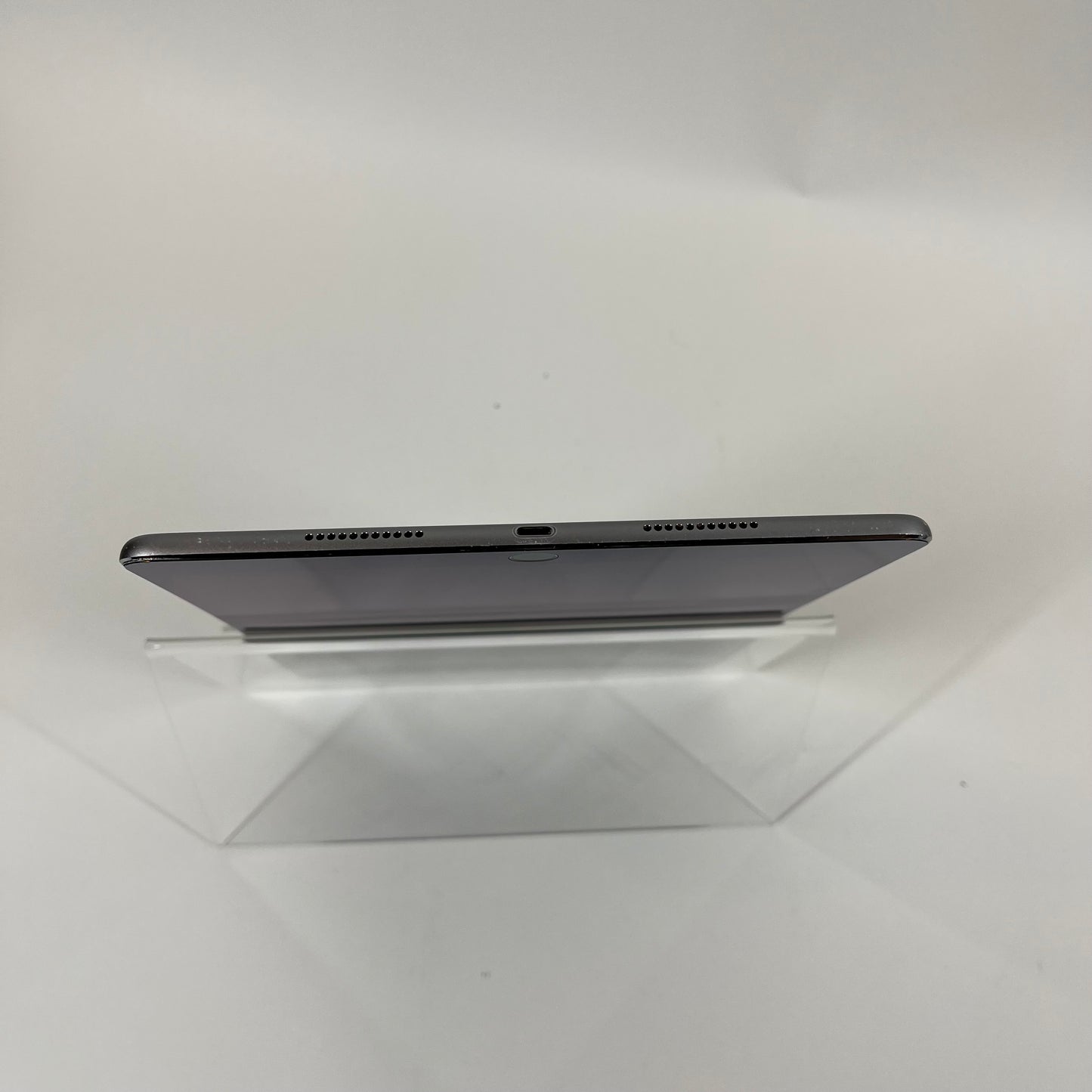 WiFi Only Apple iPad Pro 10.5" 256GB 17.7.2 Silver MPDY2LL/A