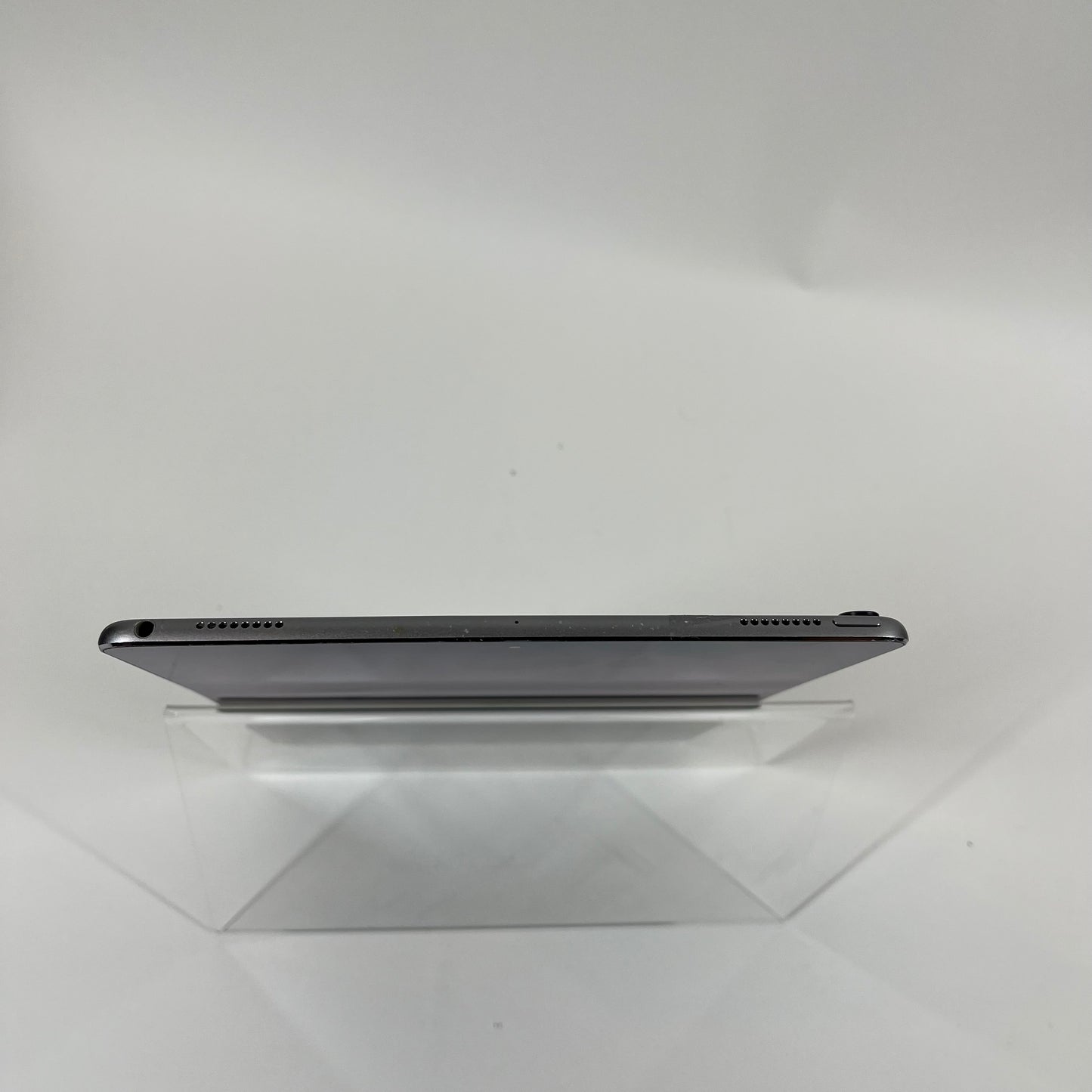 WiFi Only Apple iPad Pro 10.5" 256GB 17.7.2 Silver MPDY2LL/A