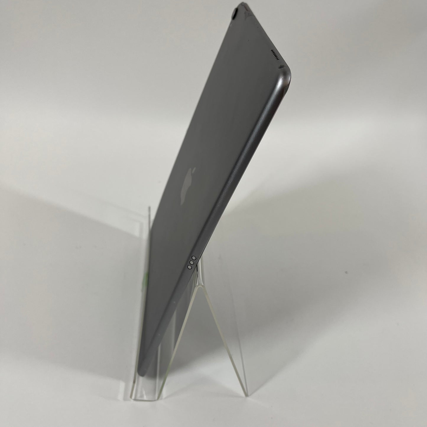 WiFi Only Apple iPad Pro 10.5" 256GB 17.7.2 Silver MPDY2LL/A